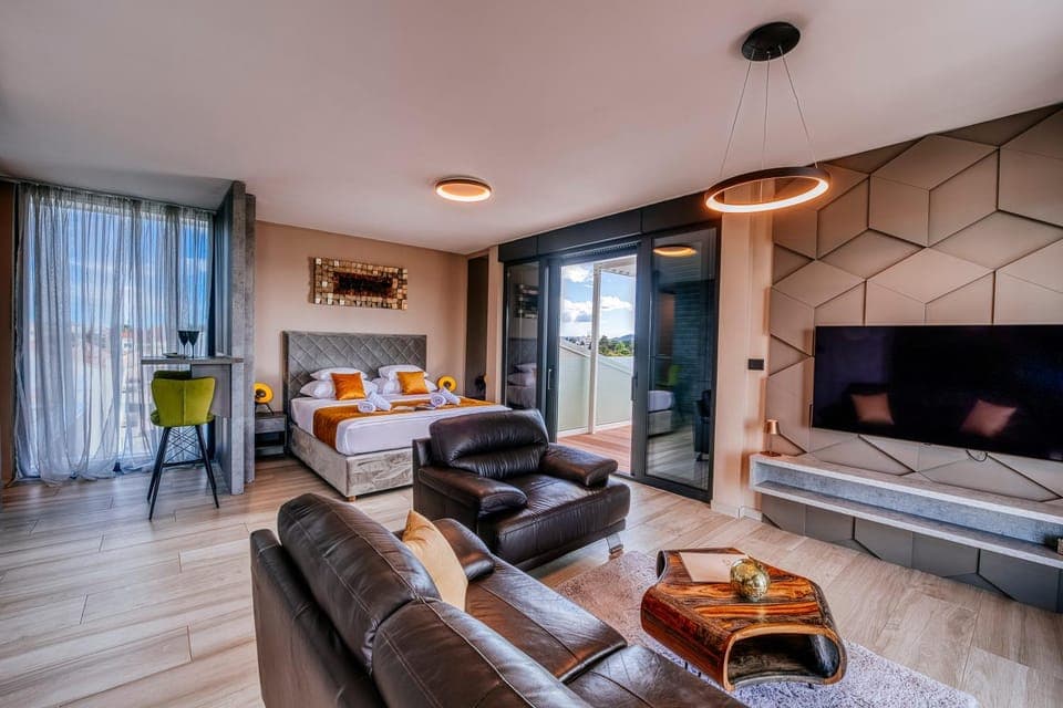 Bed, Living room