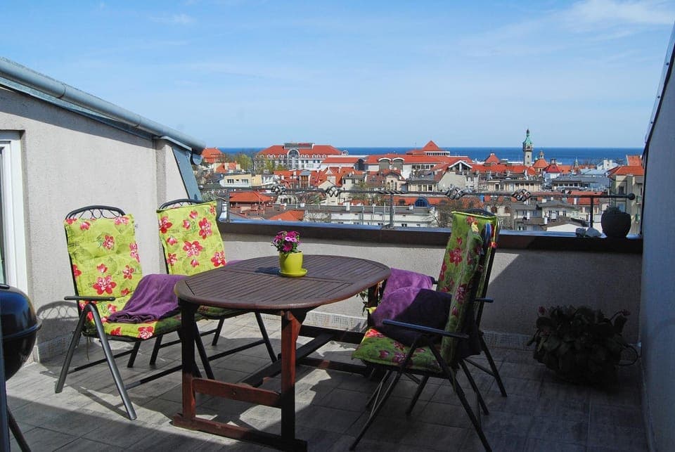 Property building, Day, Natural landscape, View (from property/room), Balcony/Terrace, Living room, Seating area, City view, Sea view