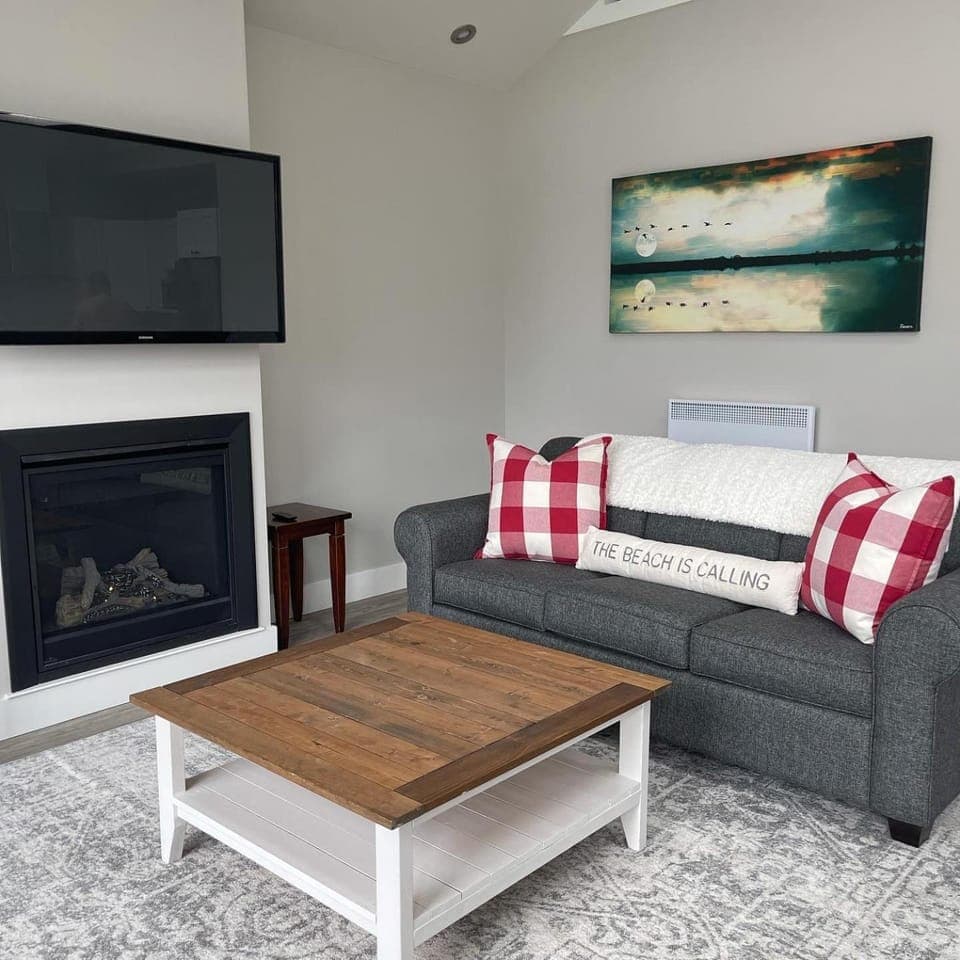 Bed, TV and multimedia, Living room