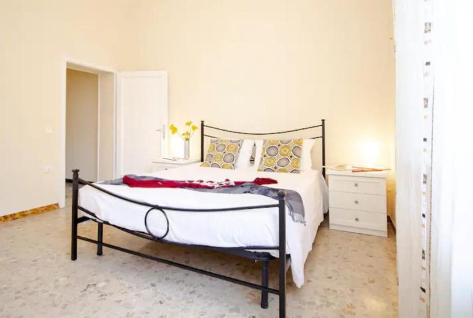 Bed, People, Photo of the whole room, Bedroom, Family, wardrobe