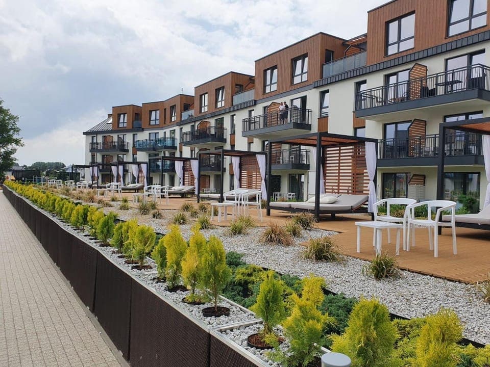 Property building, Patio, Bed, Garden