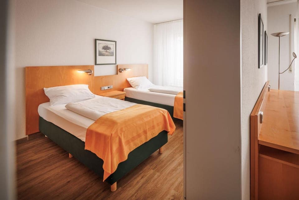 Bed, Bedroom, kitchen