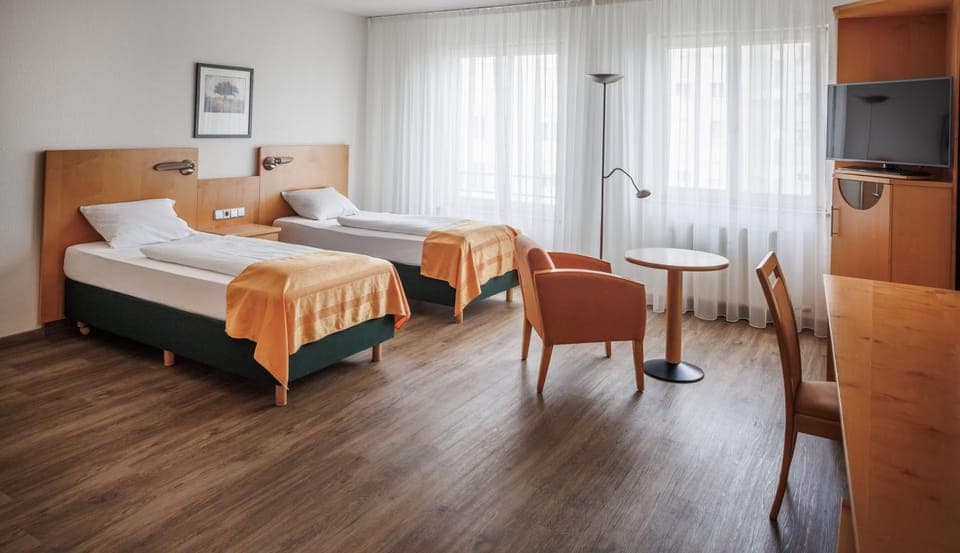 Bed, TV and multimedia, Kitchen or kitchenette, Photo of the whole room, Bedroom