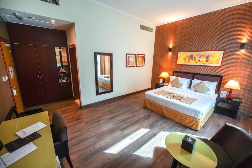 Bed, Photo of the whole room, Seating area, Bedroom