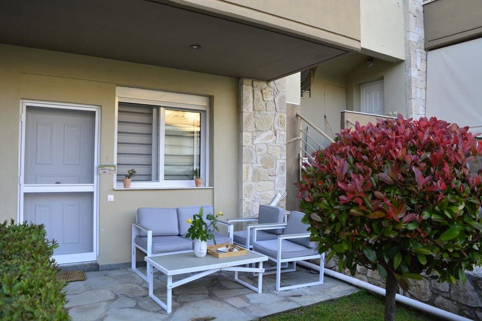 Property building, Patio, Garden