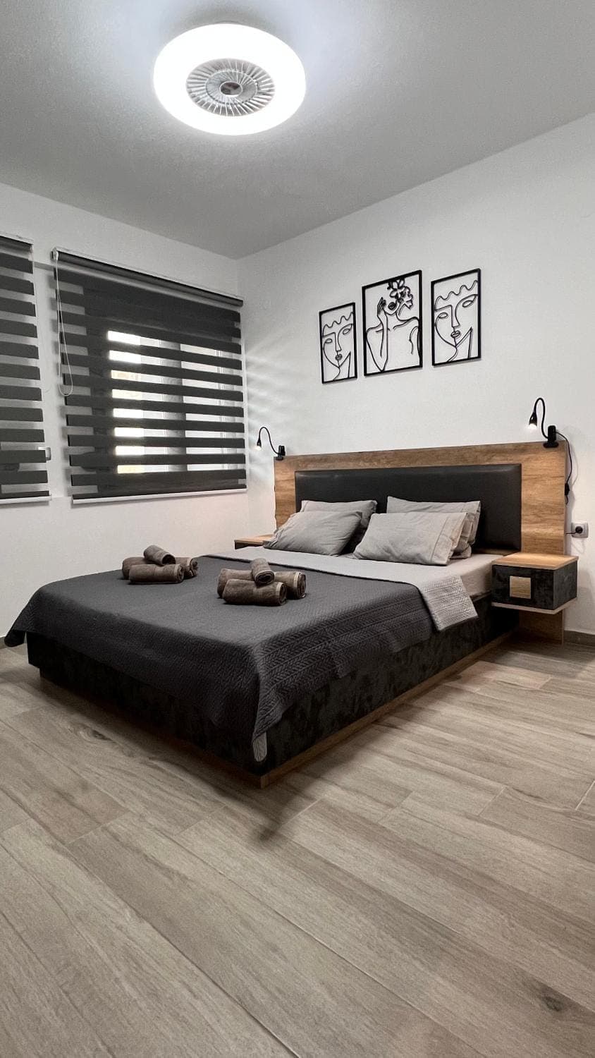 Bed, Photo of the whole room, Bedroom