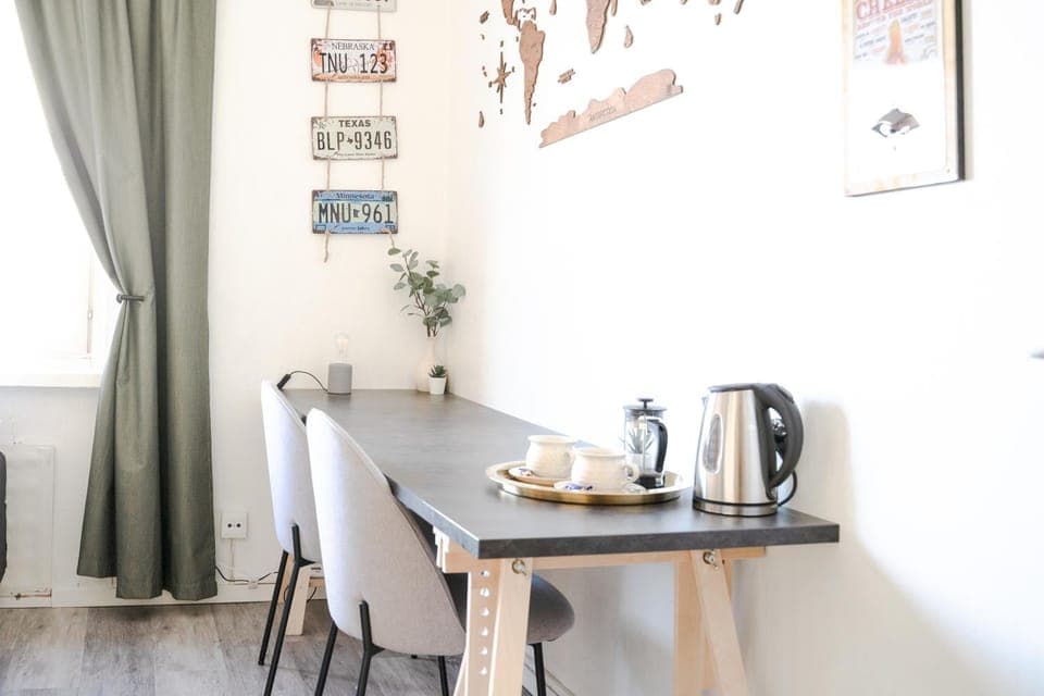Coffee/tea facilities, Seating area