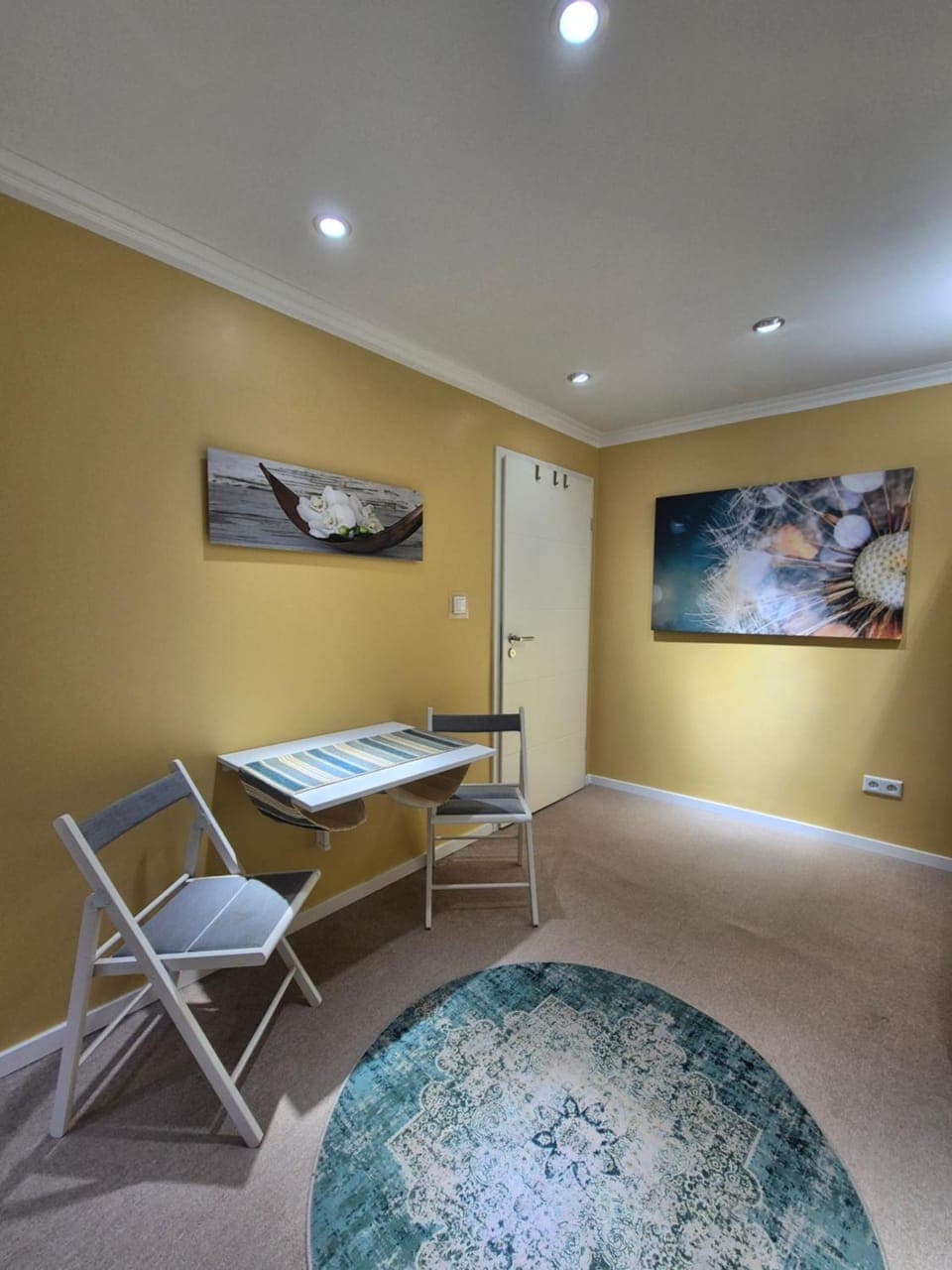 Seating area, Bedroom