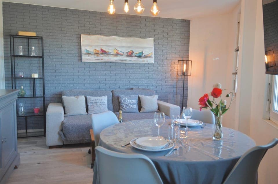 Seating area, Dining area