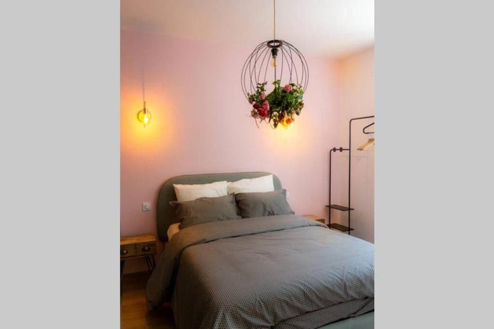 Bed, Photo of the whole room