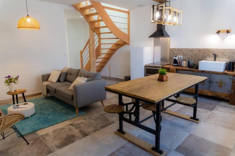 Seating area, Dining area