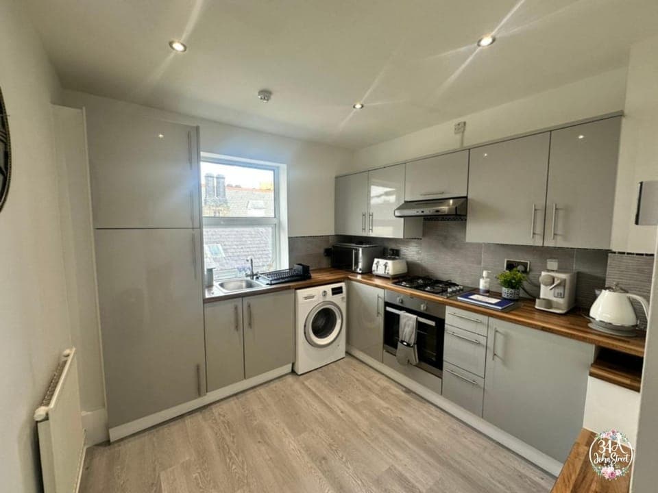 Kitchen or kitchenette, kitchen, kitchen