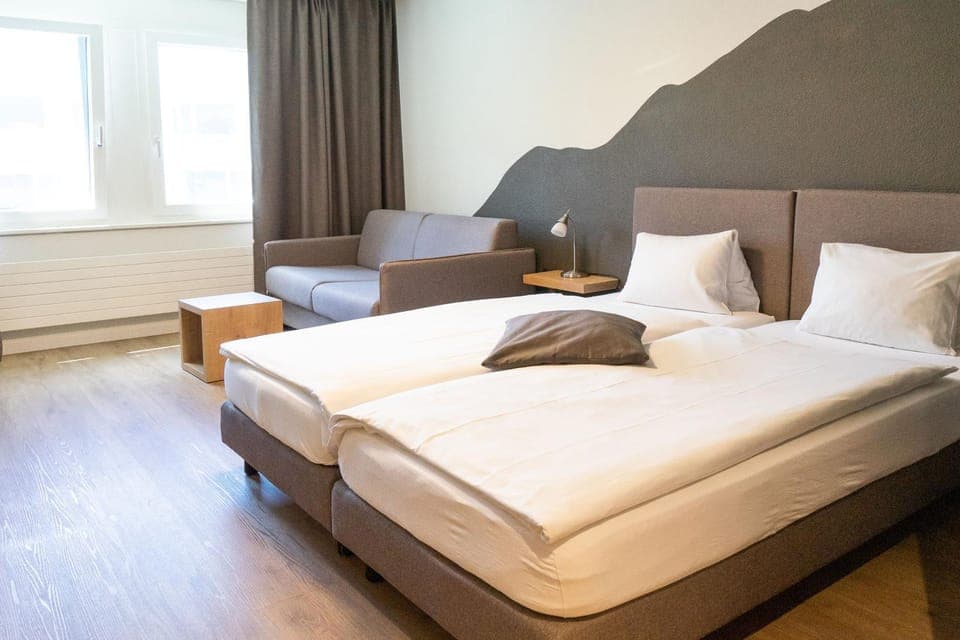 Bed, Photo of the whole room, Seating area