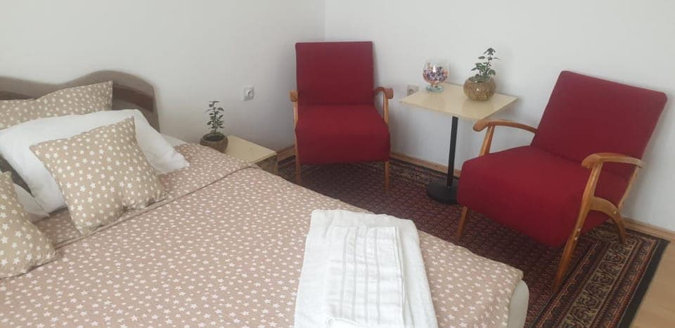 Seating area, Bedroom