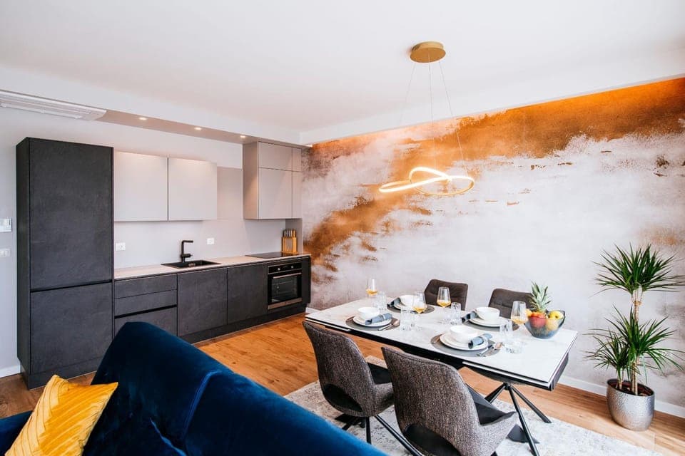 Kitchen or kitchenette, Seating area, Dining area