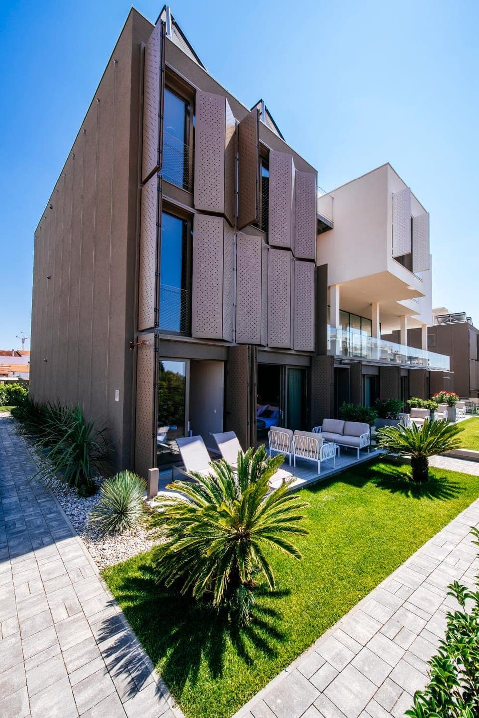 Property building, Day, Garden, Garden view