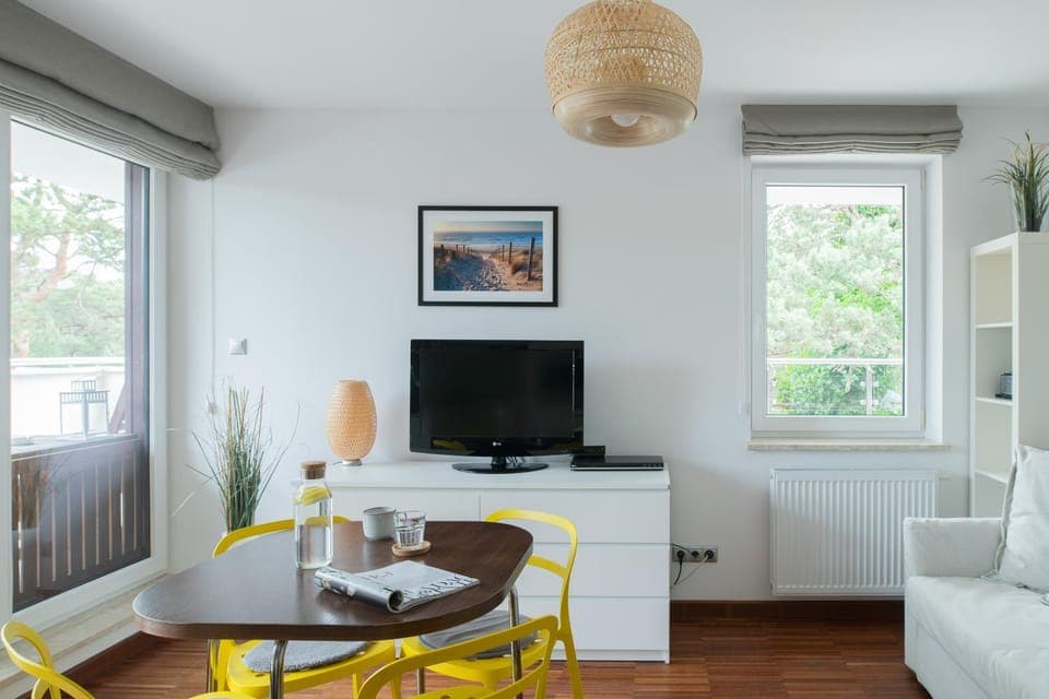 TV and multimedia, Living room, Seating area, Dining area, Evening entertainment