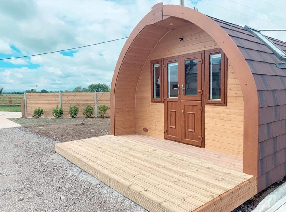 Property building, Patio, Facade/entrance