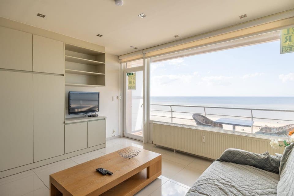 View (from property/room), Balcony/Terrace, Living room, Sea view