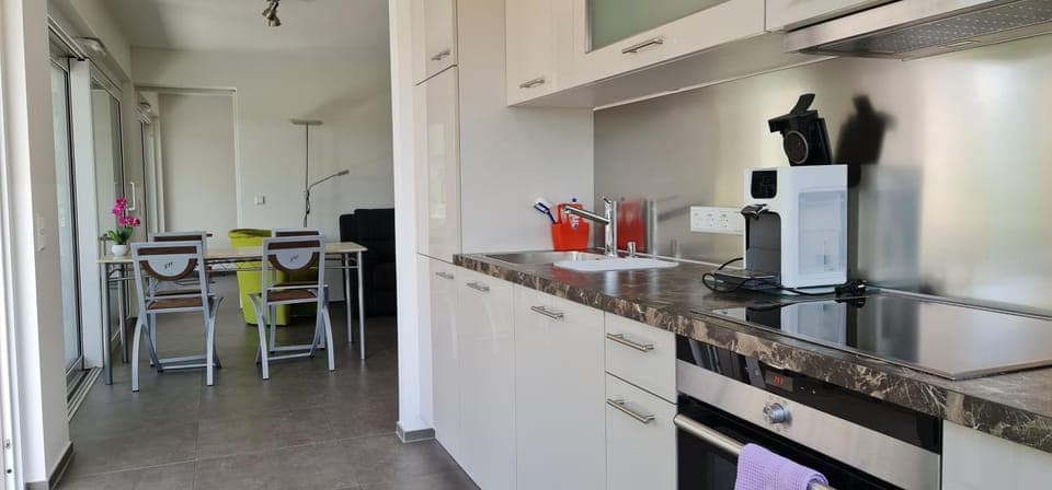 Kitchen or kitchenette, Living room