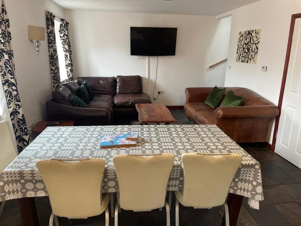 TV and multimedia, Living room, Dining area