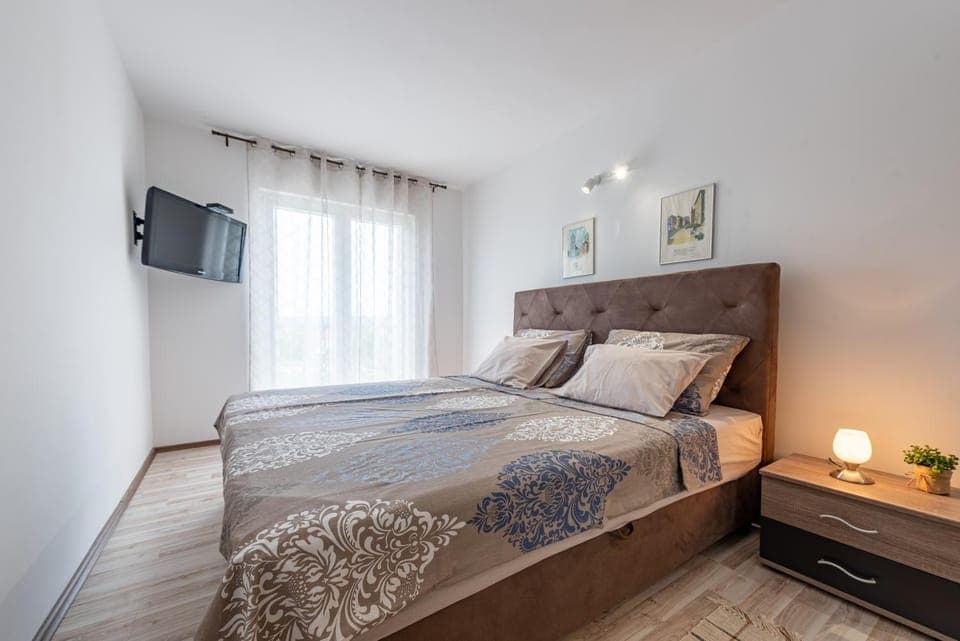 Bed, Bedroom, Garden view, Garden view, wardrobe