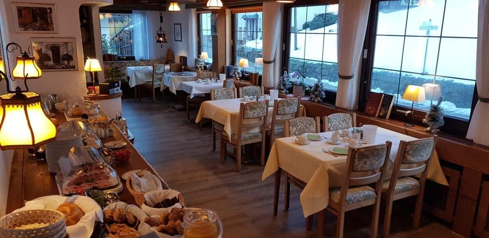 Restaurant/places to eat, Dining area