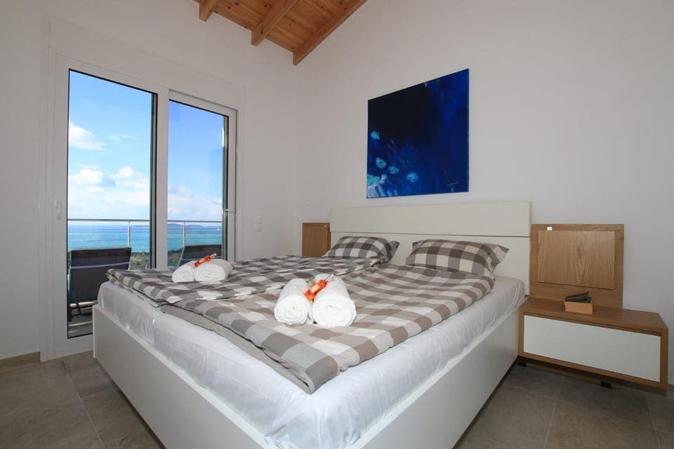 Bed, Bedroom, Sea view