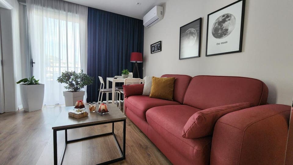 TV and multimedia, Living room, Seating area, Dining area