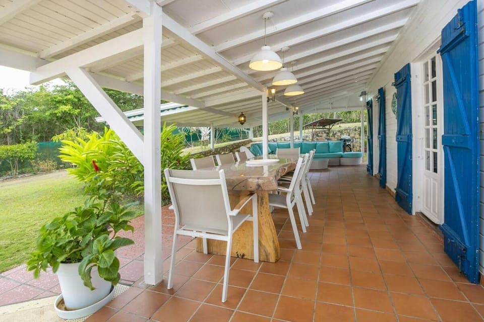 Villa Lalaland 4 Bedrooms Secured Pool & Tropical Garden Le Gosier Villa in Le Gosier
