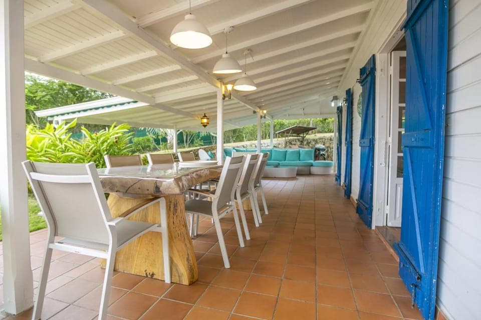 Villa Lalaland 4 Bedrooms Secured Pool & Tropical Garden Le Gosier Villa in Le Gosier