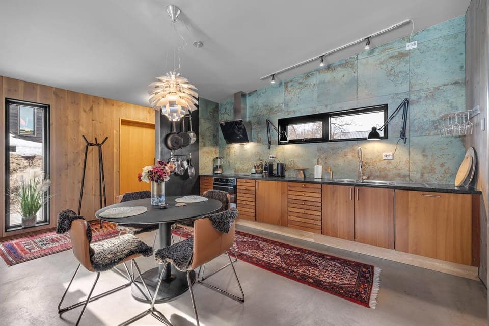 Kitchen or kitchenette, Seating area, Dining area