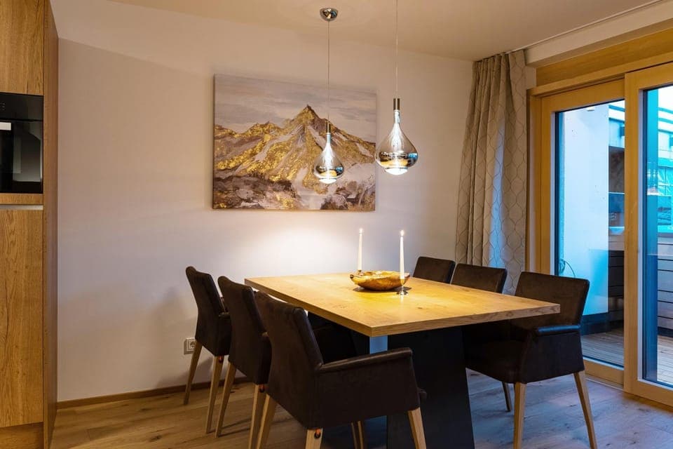 Living room, Seating area, Dining area