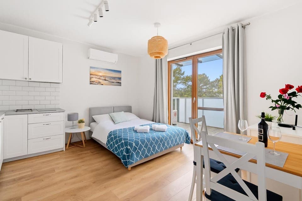 Bed, Kitchen or kitchenette, Living room, Photo of the whole room