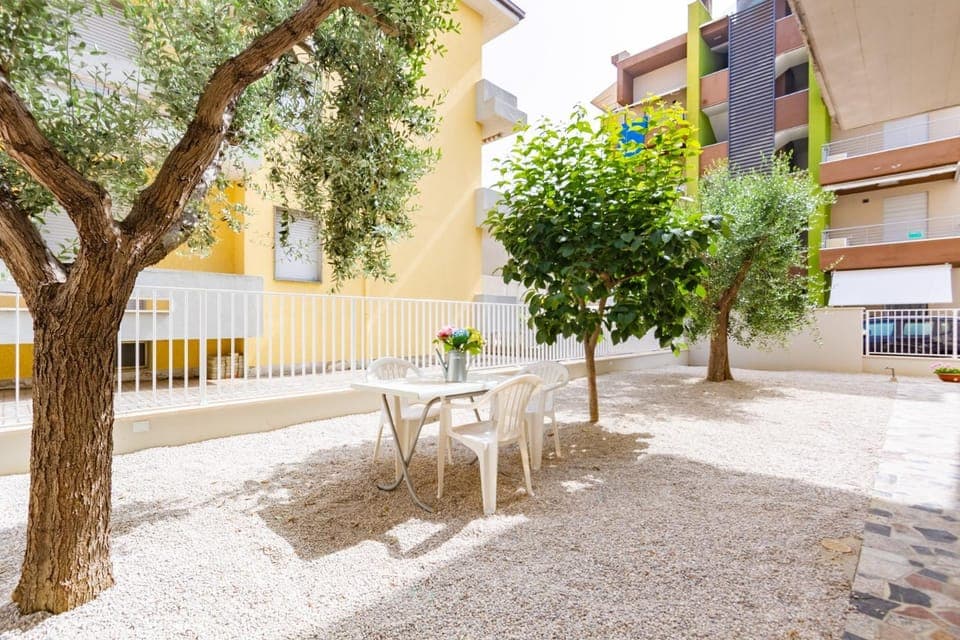 Property building, Facade/entrance, Garden