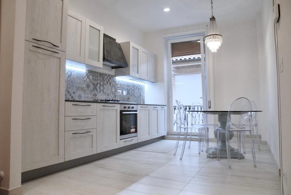 Kitchen or kitchenette, Dining area, Meals, Breakfast, dishwasher, oven, stove