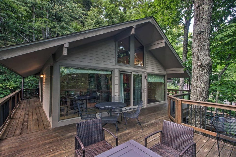 Cozy 'Hillside Hideaway' in Wintergreen Resort! House in Massies Mill
