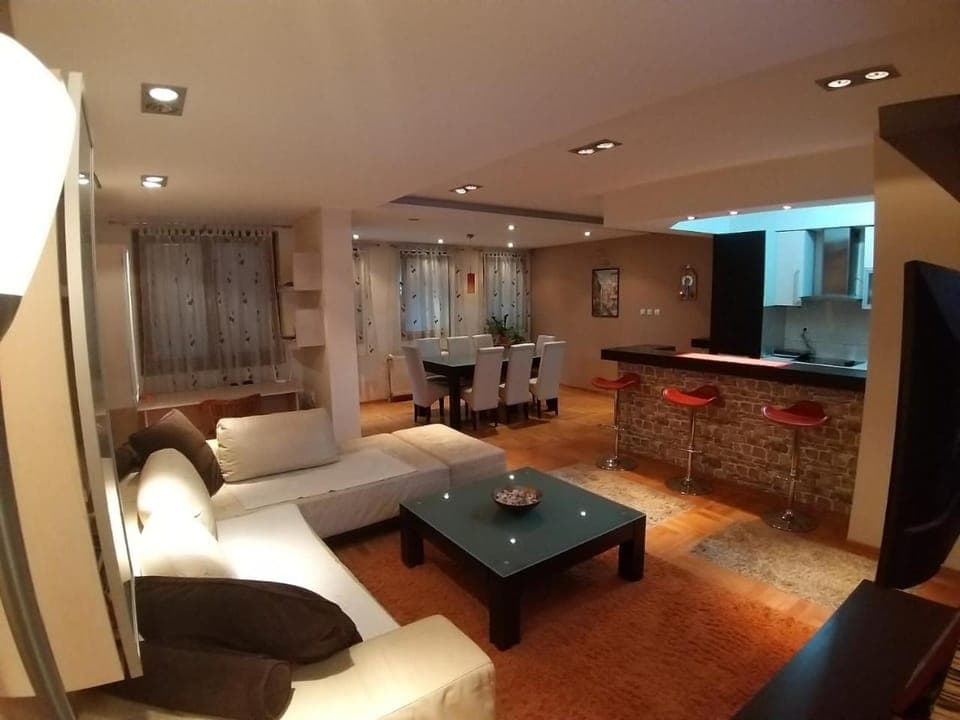 Living room, Seating area