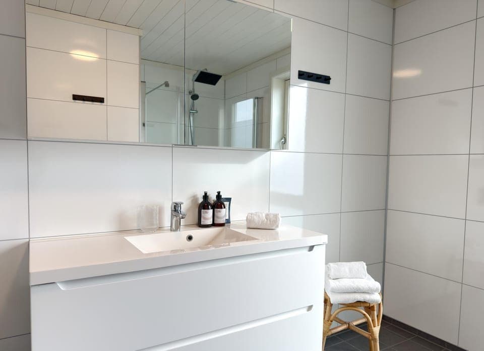 Bathroom, towels