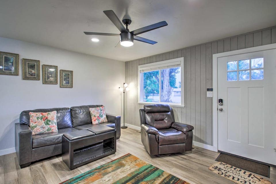 1 Mi to Winery: Clifton Escape w/ Grill & Yard! House in Colorado
