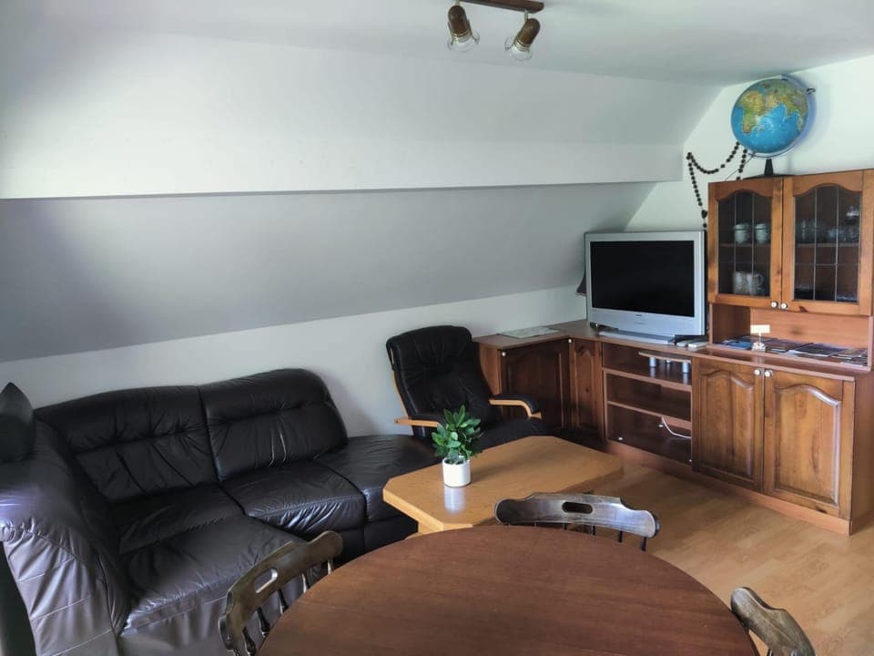 Communal lounge/ TV room, Living room, Seating area