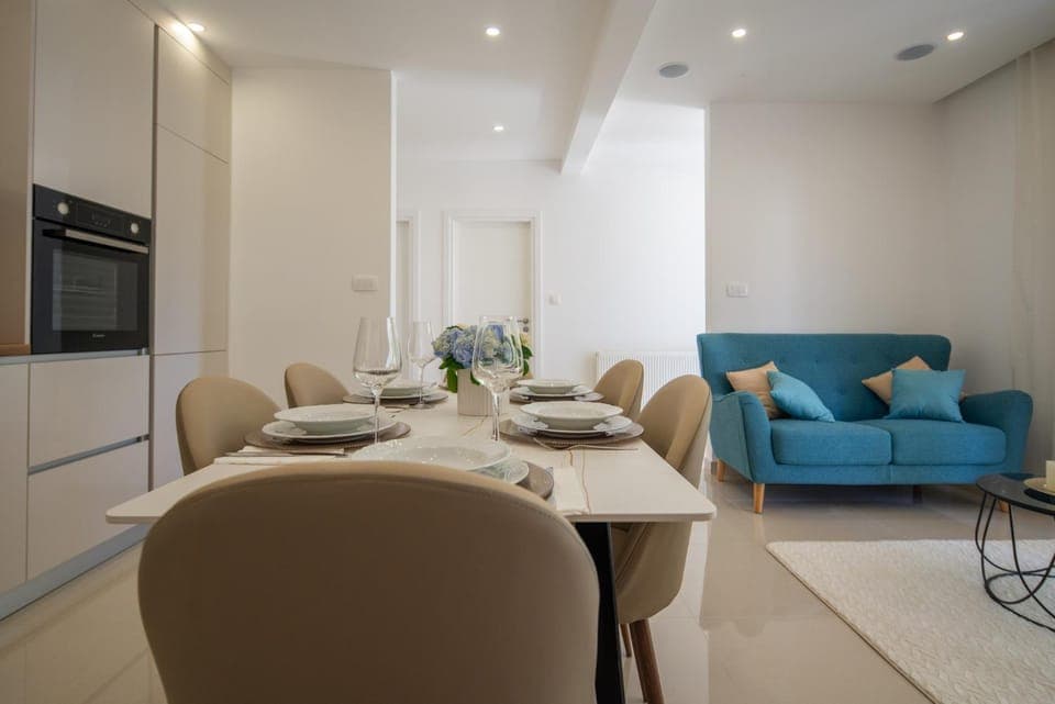 Seating area, Dining area