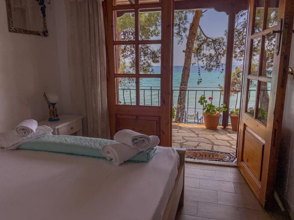 Bed, View (from property/room), Balcony/Terrace, Photo of the whole room, Bedroom, Sea view, towels