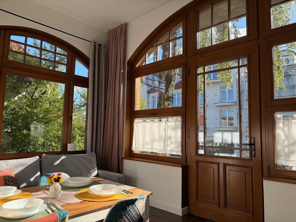 Living room, Food and drinks, Seating area, Food, City view