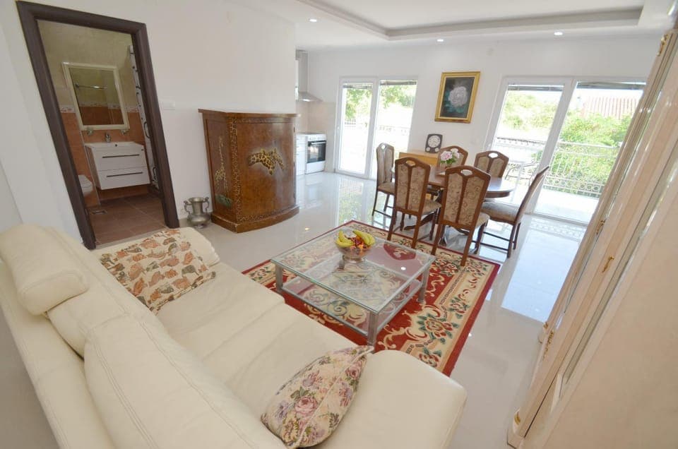 Living room, Photo of the whole room, Seating area, Dining area