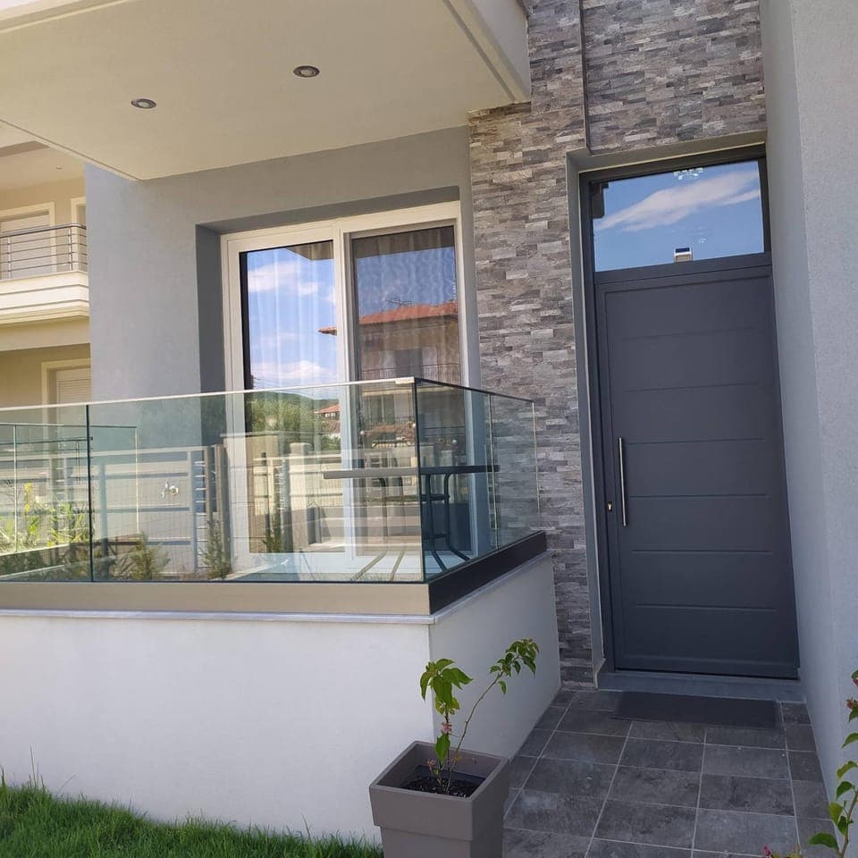 Facade/entrance, Balcony/Terrace