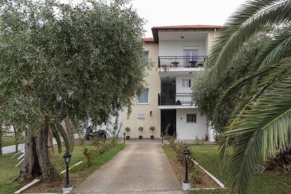 Property building, Facade/entrance, Inner courtyard view