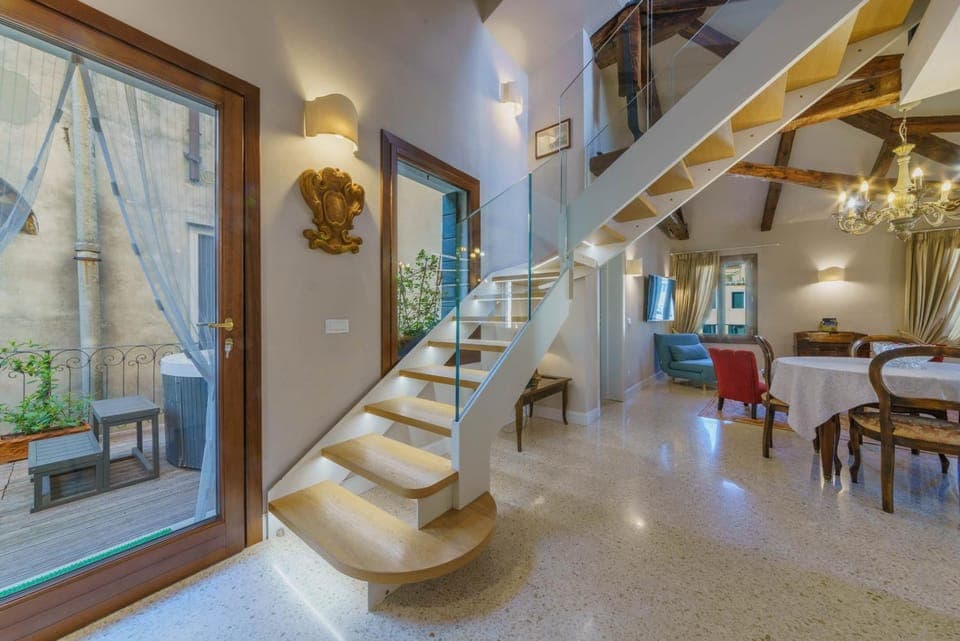 Hot Tub, Balcony/Terrace, Living room