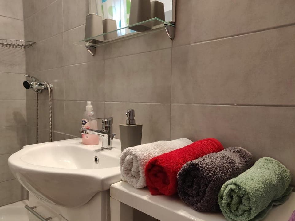Bathroom, towels