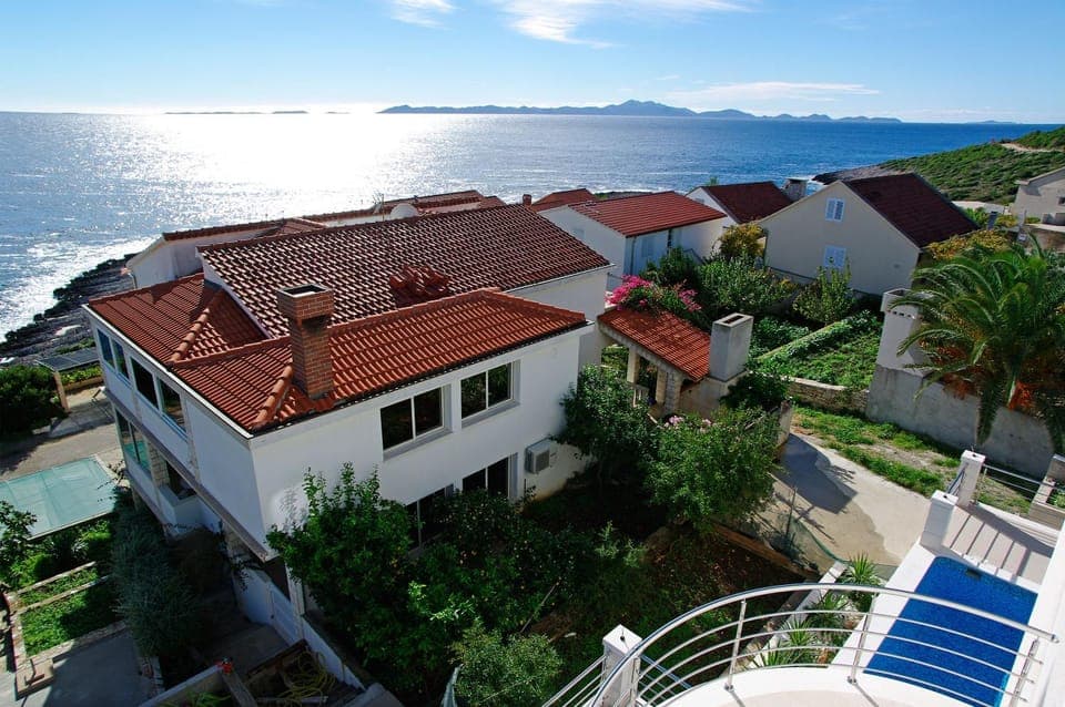 Property building, Natural landscape, Bird's eye view, Sea view, Swimming pool